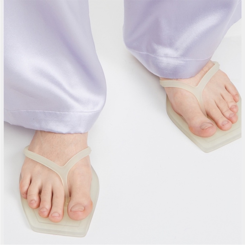 Veronica Beard Women’s Analee Flat Thong Sandals in Clear 41 US 10.5